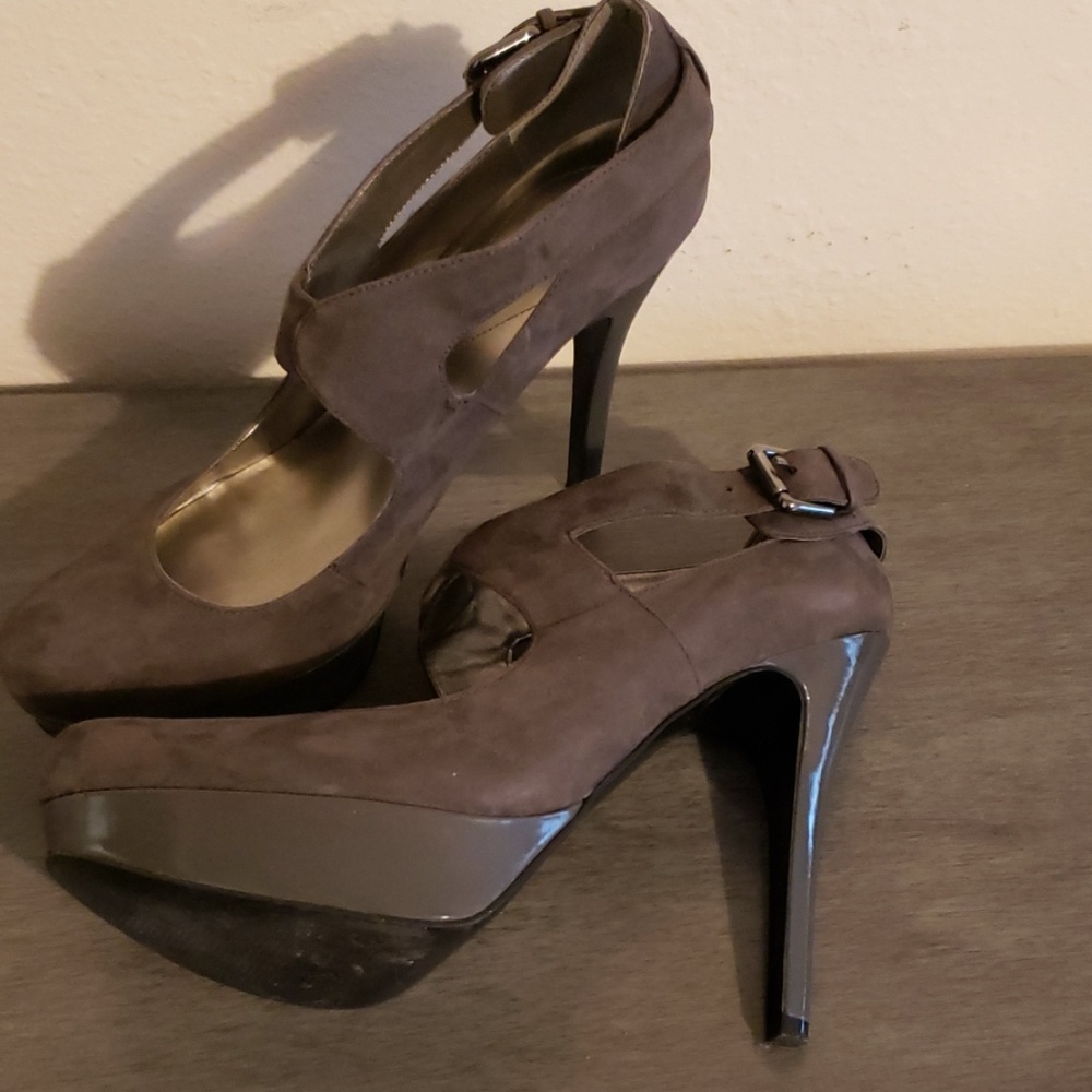 Shoes - Picture 3 of 5